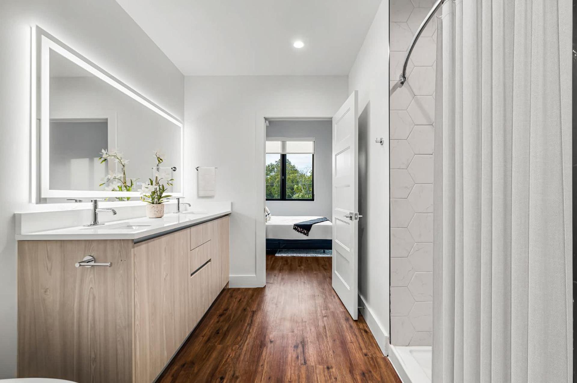 Upstay Newly Renovated Near Soco *