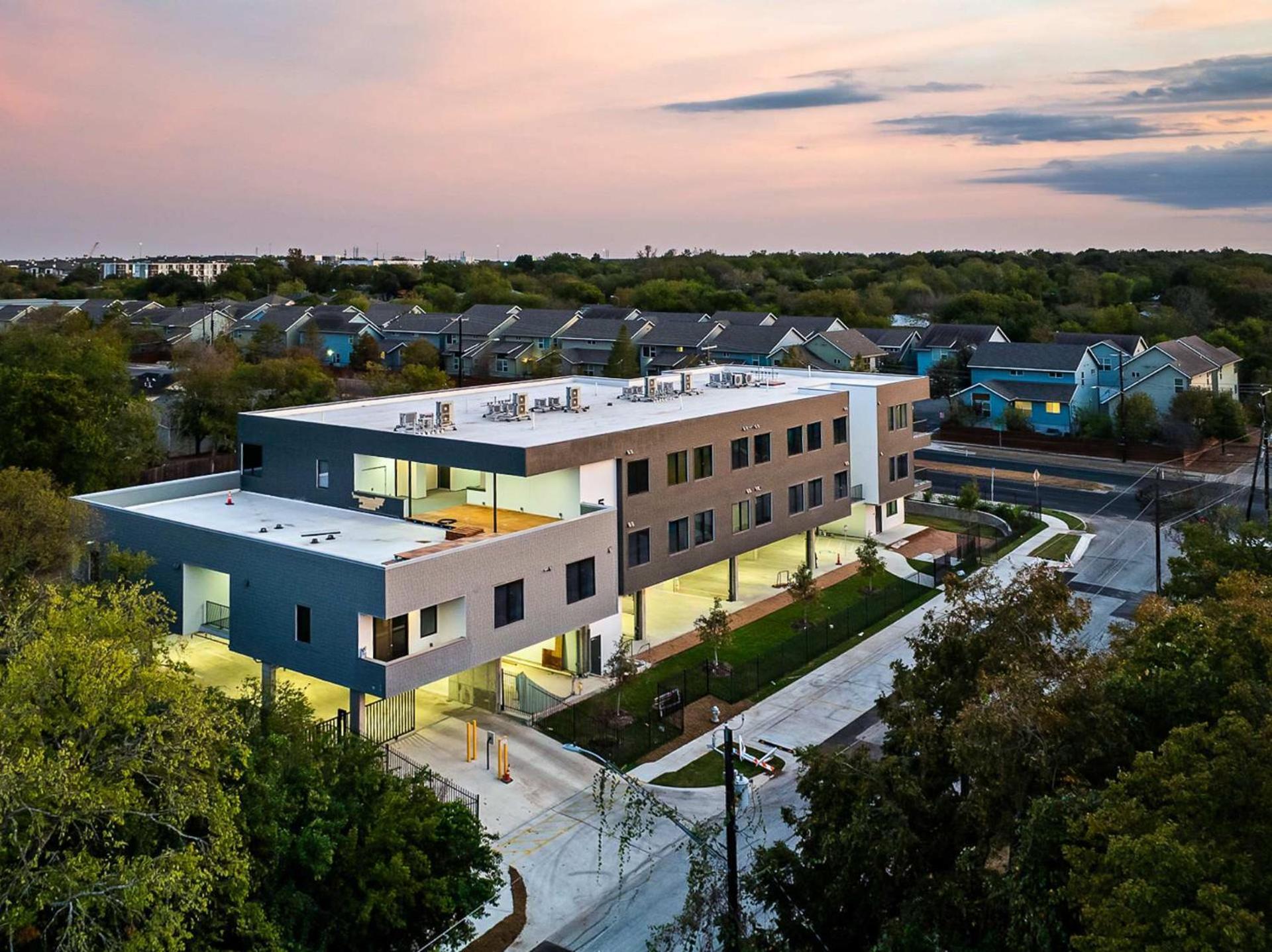 Apartment Upstay Newly Renovated Near Soco *